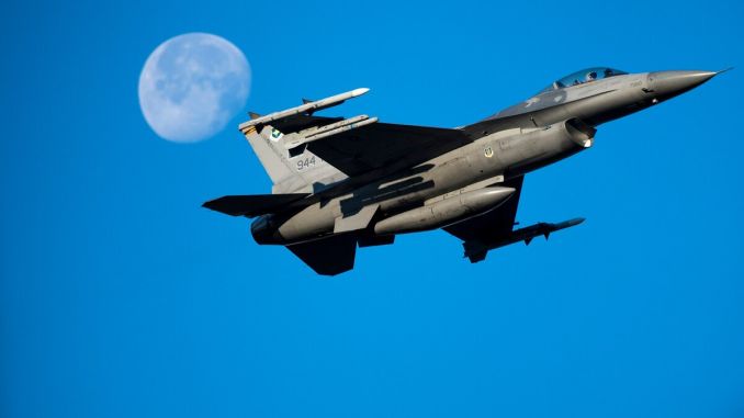 avion multirol F-16 Fighting Falcon US Air Force